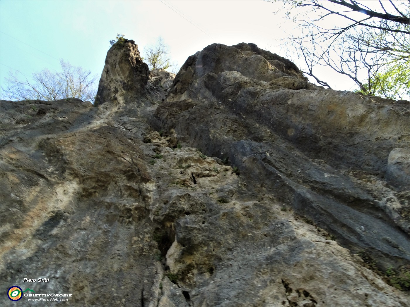 18 Ardite falesie per la 'Palestra di roccia'.JPG